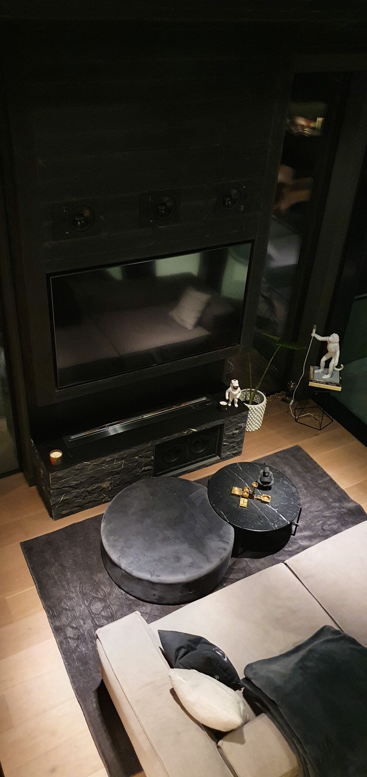 Stue innredning med integrert lyd og bilde system_190157 Stue, Finstue, Spisestue, TV-Stue innredning med integrert lyd og bilde system med innfelte arkitektur høyttalere